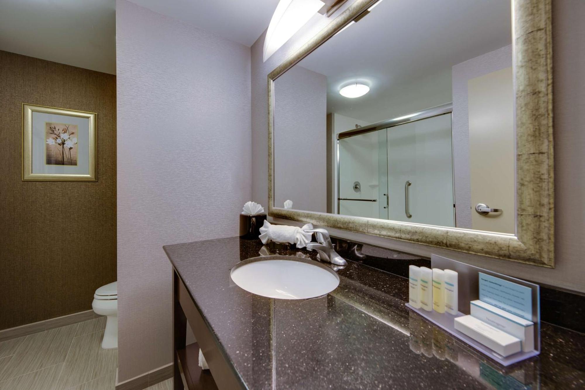 Hampton Inn&Suites Philadelphia/Bensalem Bagian luar foto