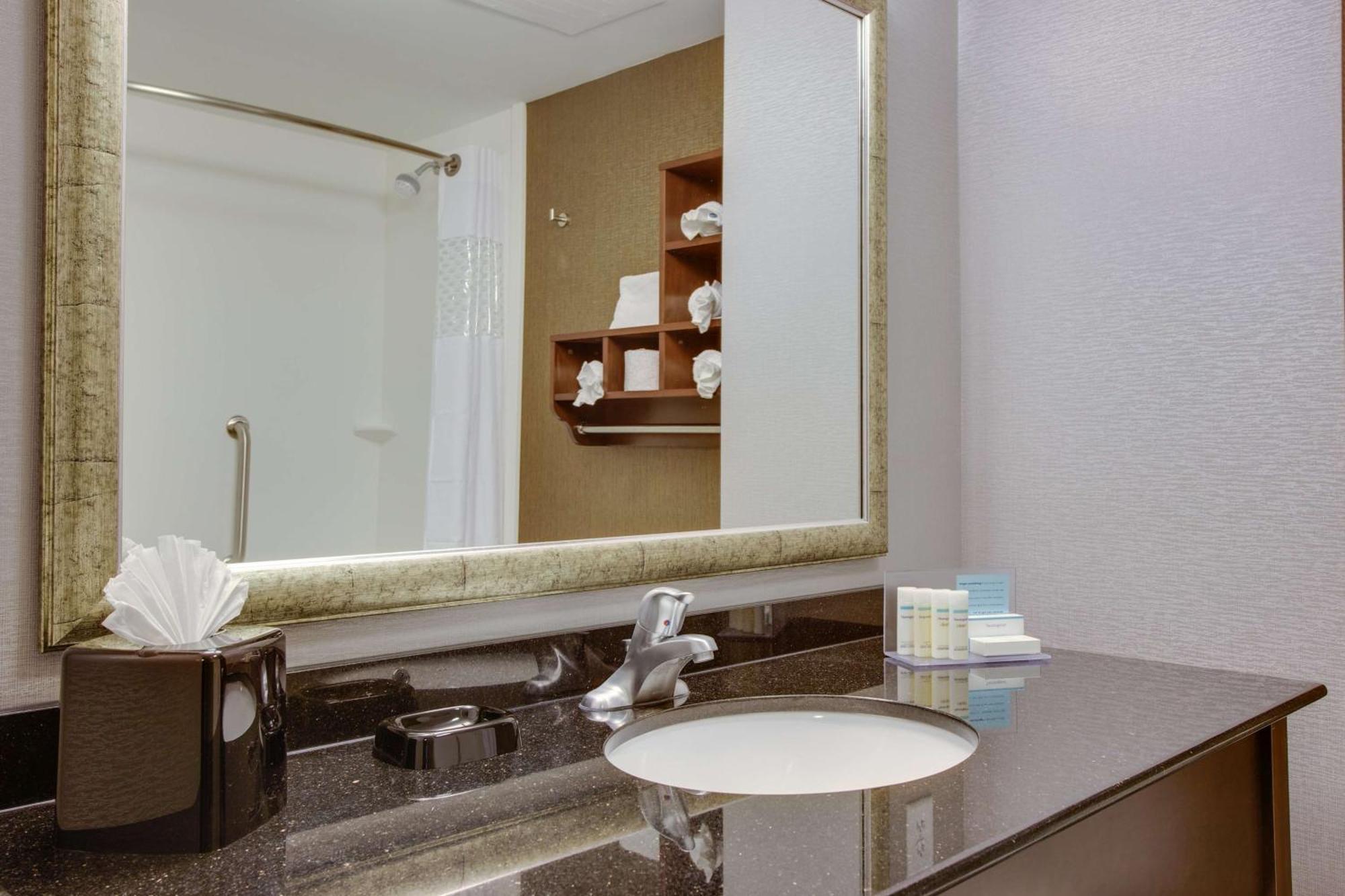 Hampton Inn&Suites Philadelphia/Bensalem Bagian luar foto